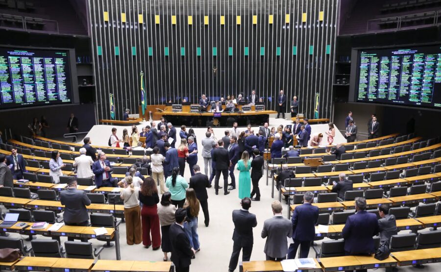 37% avaliam o Congresso Nacional como ruim ou péssimo e 18% como ótimo ou bom, diz Datafolha