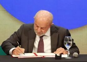 A 9 dias da eleição, governo lança 3ª fase do Desenrola