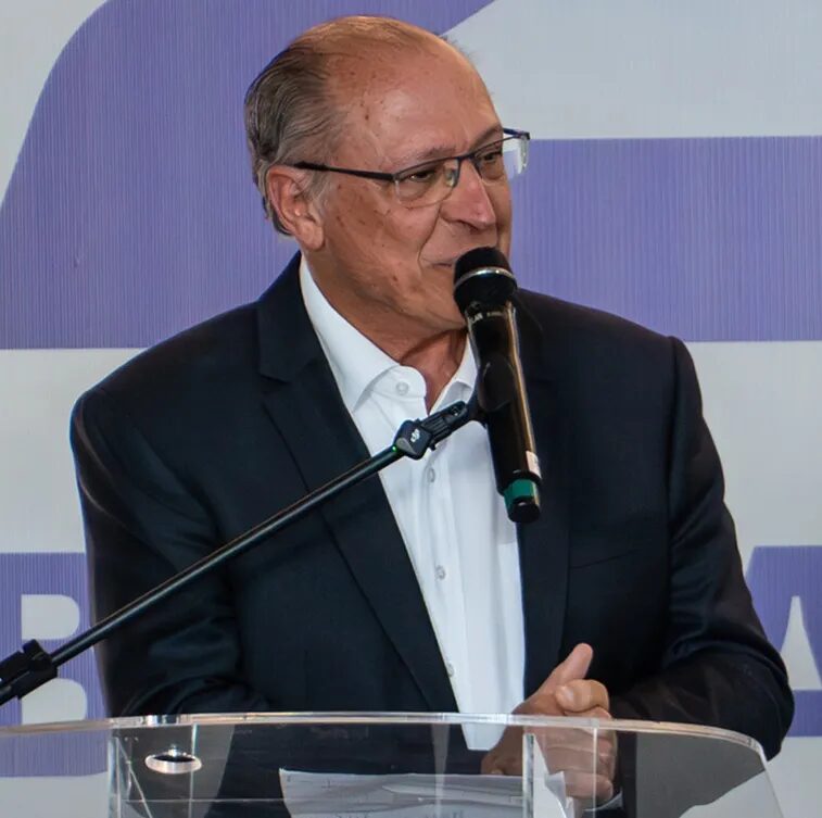Alckmin diz que Lula é o único capaz de unir os Poderes e afirma que há espaço para cortar despesas