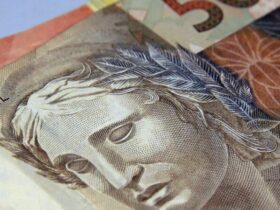 Brasileiros retiram R$ 10,5 bilhões da poupança em agosto