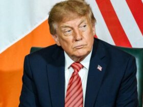 CNN e outros veículos processam governo Trump após banimento da Casa Branca
