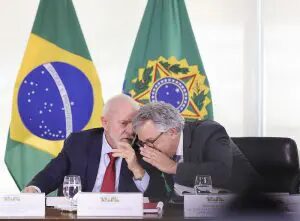 Damares cobra governo Lula sobre falsificação de remédios contra câncer