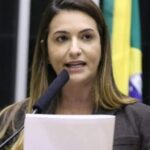 Deputada Roberta Roma passa por cateterismo após infarto e permanece internada em Salvador