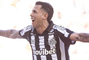 Em alta, meio-campista do Santos mostra polivalência e agrada Cuca para sequência