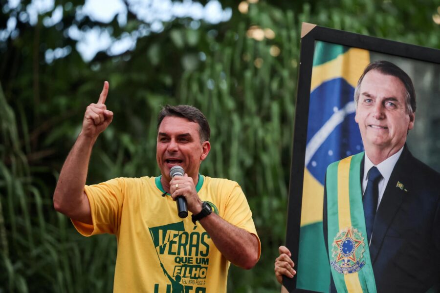 Flávio Bolsonaro critica fim das bets e diz que medida pode impactar Copa do Mundo no Brasil