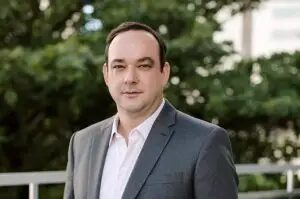 Flávio Roscoe testa positivo para covid-19 e fica fora de debate