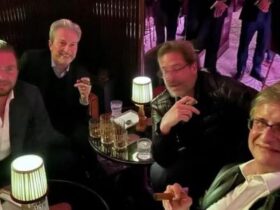 Foto no celular de Vorcaro mostra Gonet ao lado de banqueiro em festa em Londres