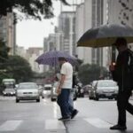 Frente fria e ciclone provocam chuvas intensas no Brasil
