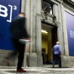 Ibovespa avança com bancos e Petrobras, enquanto mercado acompanha pesquisas eleitorais