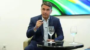Influenciadores católicos defendem Flávio em polêmica sobre padroeira