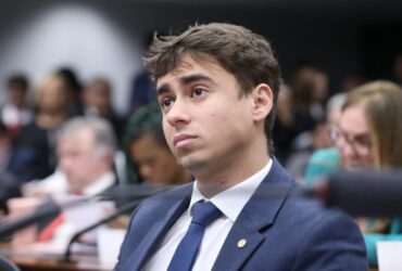 Juiz diz que Nikolas não chamou Vorcaro de 'lindão' e determina retirada de notícia de site do ar