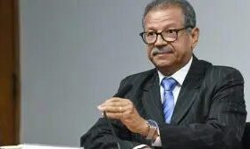 Justiça proíbe Sebastião Coelho de impulsionar vídeo com críticas a Michelle e Bia Kicis