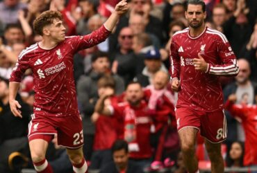Liverpool anuncia acordo com companhia aérea para patrocínio de 300 milhões de libras