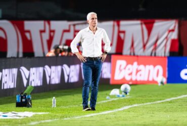 Luís Castro lamenta derrota do Grêmio e afirma: “Não merecíamos perder”