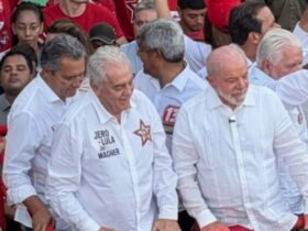 Lula inicia ato de campanha em Salvador e reúne multidão no Farol da Barra