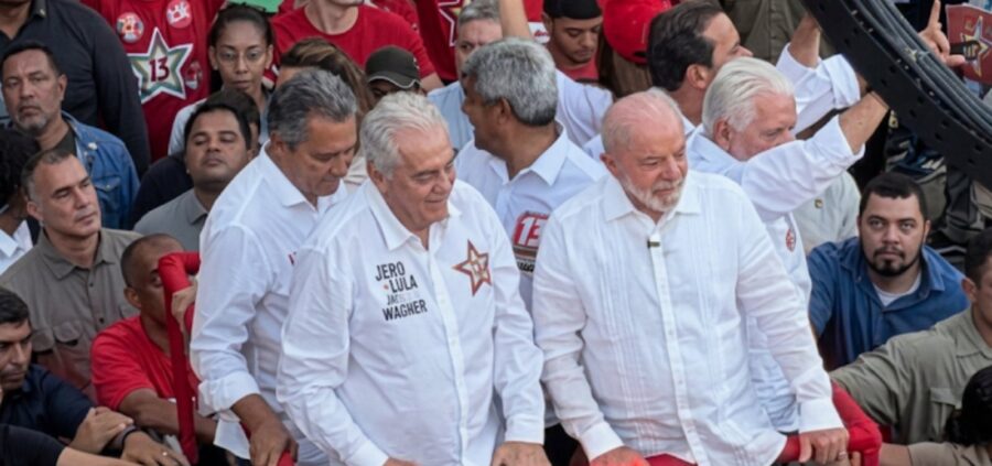 Lula inicia ato de campanha em Salvador e reúne multidão no Farol da Barra