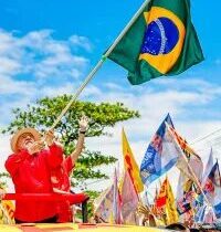 Lula tem a máquina, mas não sai do lugar nas pesquisas