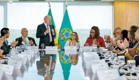 Lula volta a se comparar a Cristo em encontro com pastores