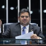 Mensagens encontradas pela PF indicam proximidade entre Alcolumbre e Vorcaro, diz revista