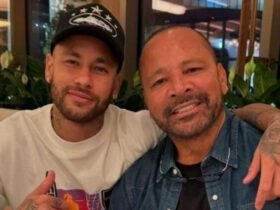 Mensagens mostram Flávio Bolsonaro e pai de Neymar cobrando Vorcaro por negócios