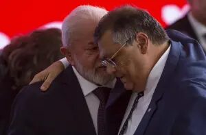 Ministros do TSE falam em ‘interferência indevida’ depois de Dino restabelecer post sobre Flávio e Nossa Senhora