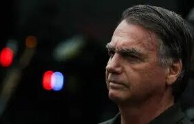 Moraes autoriza entrada de barbeiro na casa de Bolsonaro