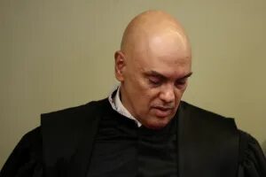 Moraes entrega defesa de 44 páginas, ataca Mendonça e comete erros de português