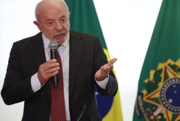 Na TV, Lula cita caso Master e diz que PF não tinha liberdade com família Bolsonaro