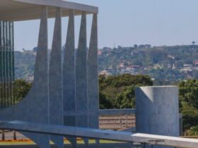 Palácio do Planalto terá grades instaladas durante sessão extraordinária do STF nesta terça