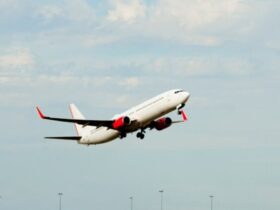Piloto é esfaqueado em briga a bordo e avião com destino a Israel desvia rota
