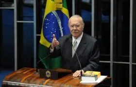 Sarney segue internado em SP para tratar pneumonia bacteriana