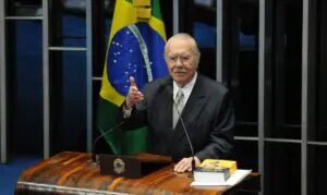 Sarney segue internado em SP para tratar pneumonia bacteriana