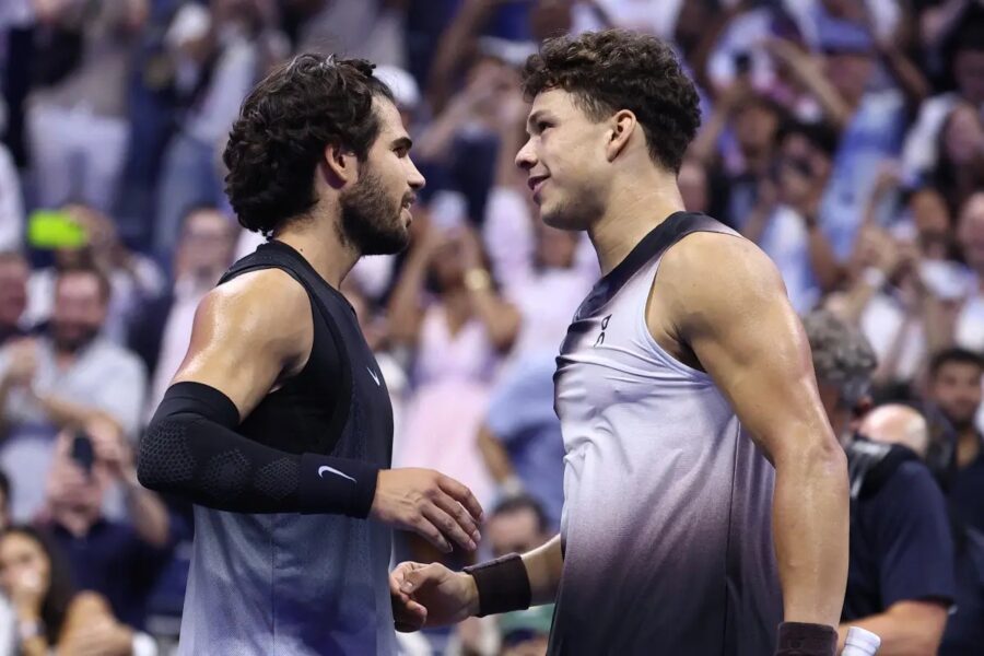 Shelton derrota Alcaraz em batalha de 5 sets nas quartas de final do US Open