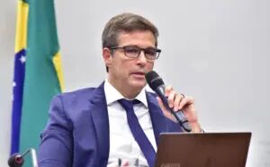 Campos Neto ofereceu casa para reunião com Vorcaro