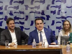 Com presença de ACM Neto, PP e União Brasil oficializam apoio a Flávio Bolsonaro