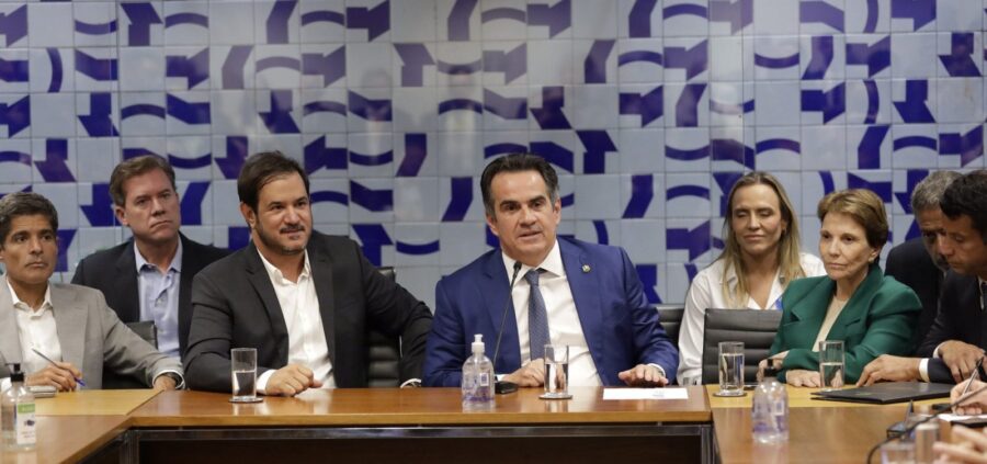 Com presença de ACM Neto, PP e União Brasil oficializam apoio a Flávio Bolsonaro