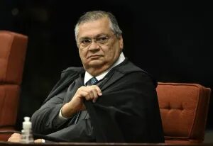 Dino encerra caso de Nossa Senhora e dá ‘puxão de orelha’ no TSE