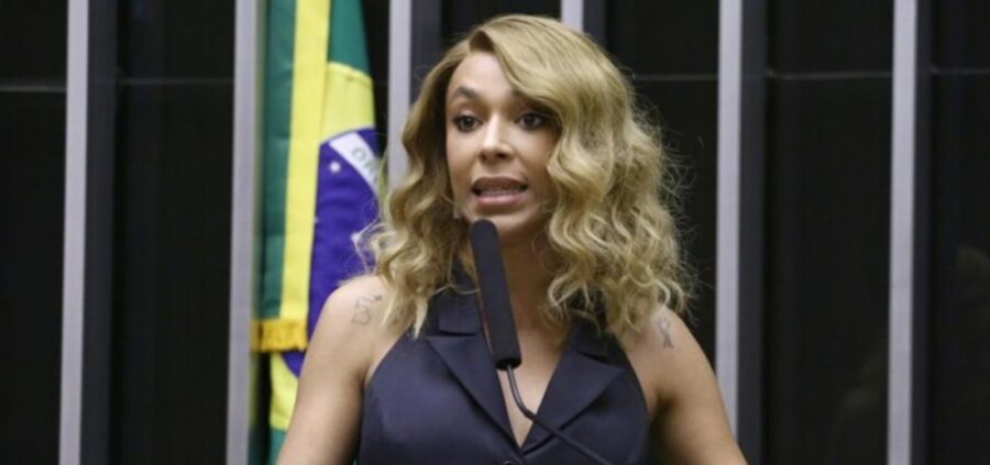 Erika Hilton recebe ameaça de morte e adia ida às urnas por segurança
