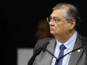 Fachin rejeita pedido de Flávio Bolsonaro para afastar Dino de processos no STF