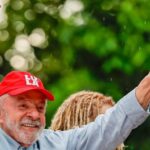Fila se forma para acompanhar votação de Lula no 1º turno