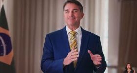 Flávio Bolsonaro deve visitar Israel logo no início de possível governo