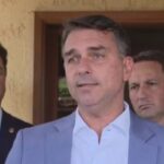 Flávio Bolsonaro diz que pretende mudar Constituição com maioria no Congresso