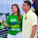 Flávio Bolsonaro vota no Rio e diz esperar mudança nas urnas