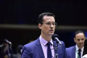 Flávio e Moro pedem votos para Deltan mesmo com candidatura barrada pelo TSE