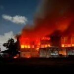 Incêndio de grandes proporções atinge universidade federal no Recife