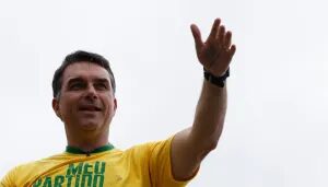 Instagram de Flávio Bolsonaro supera 1 bi de visualizações em 30 dias