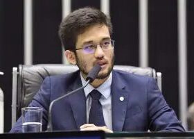 Kataguiri promete renunciar ao mandato se Renan Santos ficar com 3% na eleição