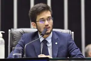 Kataguiri promete renunciar ao mandato se Renan Santos ficar com 3% na eleição