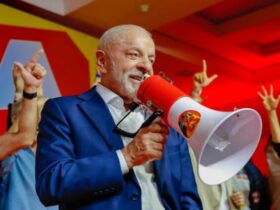 Lula vence em 413 municípios da Bahia; Flávio Bolsonaro leva apenas quatro