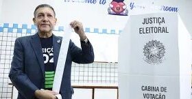 Nunes Marques vota em Brasília e acompanha verificação de urna